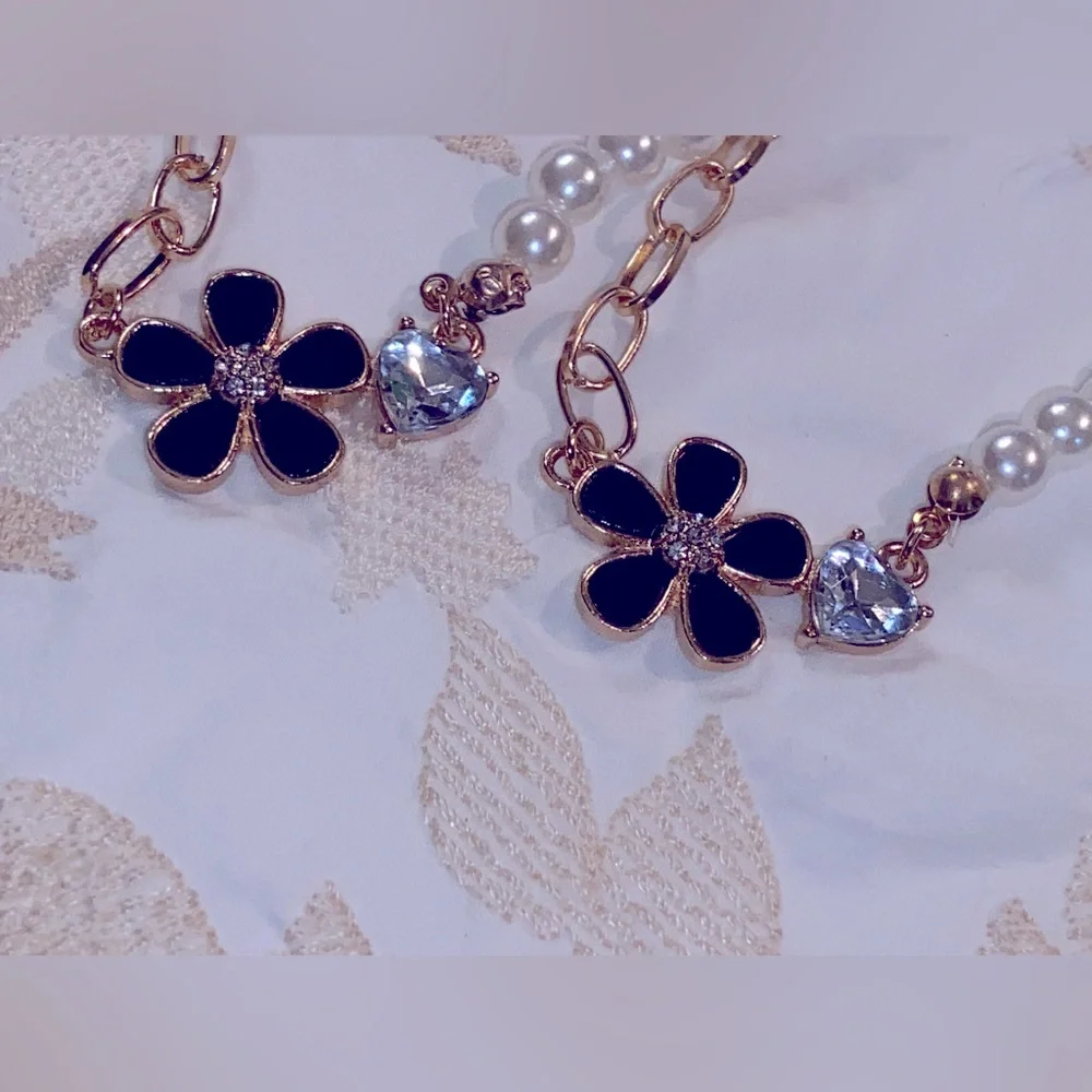 NEW Mixed Tones Necklace- 17” Chain & 1.75” Acrylic Blue Flower & Crystal 🤍 - Picture 14 of 16